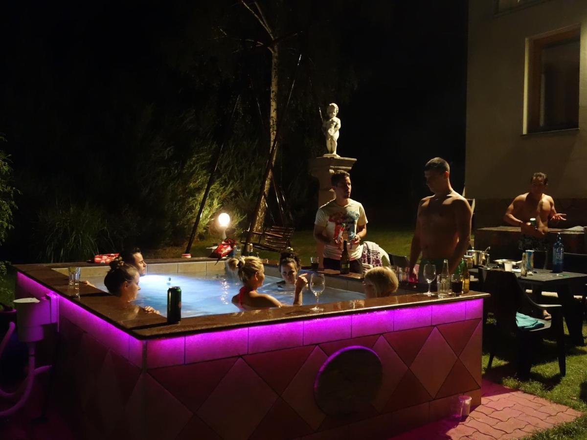 PilisszentivanPilis Hills View Deluxe House With Pool & Ac Near Bp别墅 外观 照片
